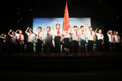 綠色之光 創(chuàng)意無限 劉園社區(qū)環(huán)保服裝大賽點(diǎn)亮市級三社聯(lián)動(dòng)工程試點(diǎn)項(xiàng)目